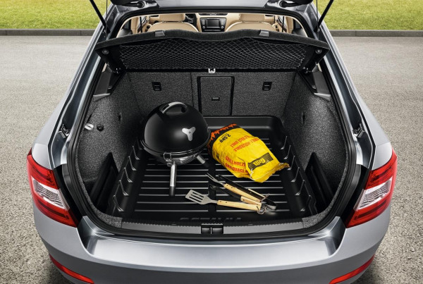 Kofferraumwanne mit erhöhtem Rand